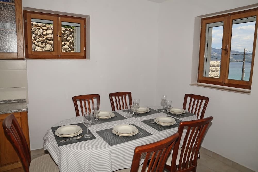 Odada yemek servisi