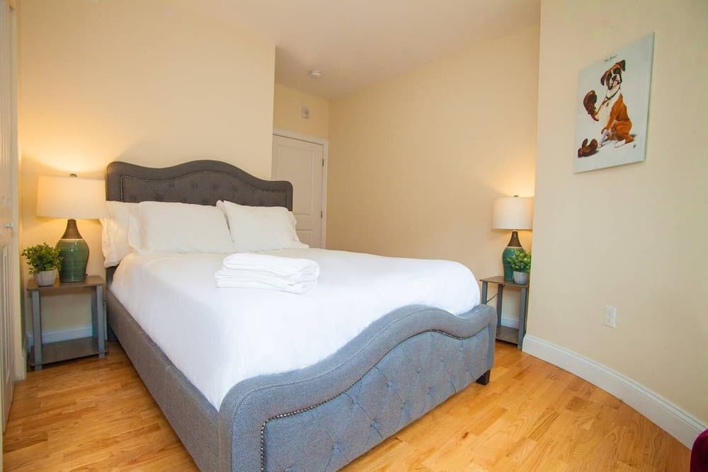 NEW 4 Bed 2 Full Bath Condo Near Back Bay