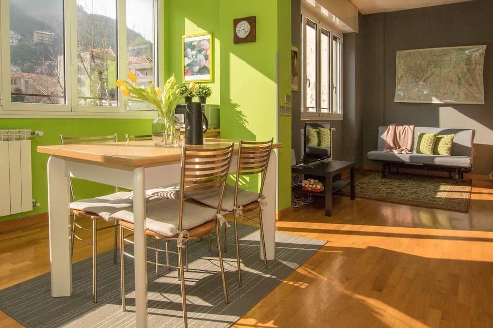 JOIVY Vibrant Studio Near Train Station