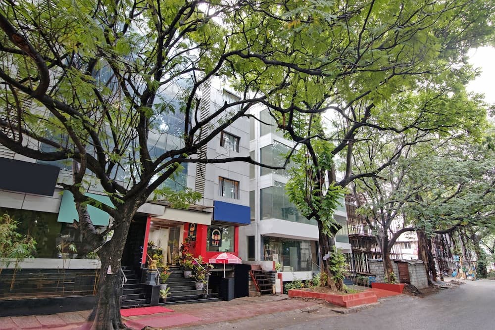 Capital O 11148 Amethyst Business Hotel