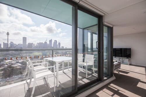 Modern 2 Bedroom Potts Point Apartment