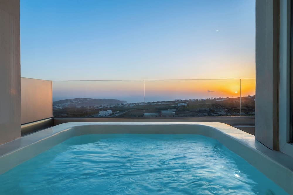 Cinnamon Villa with Private Hot Tub