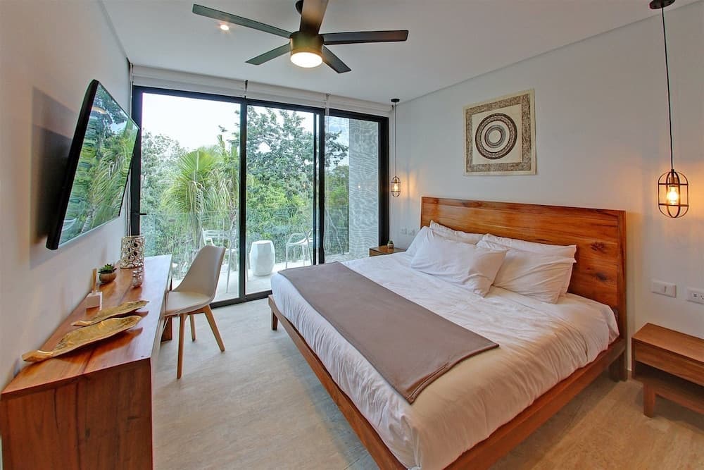 Loveboat Penthouse Studio With Private Splash Pool – PENTHOUSE 5 B – By Salt-Kisses