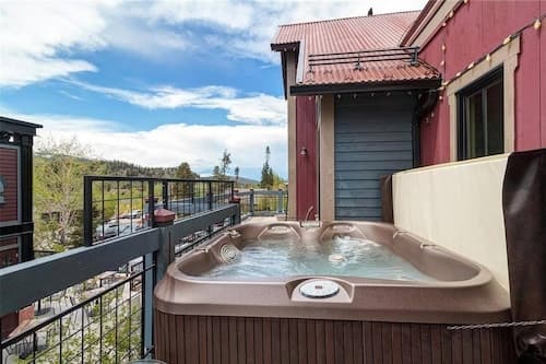 Luxe Alpine Loft Breckenridge Hot Tub