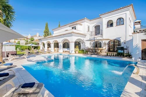 Super Villa Near Beach with Heated Pool