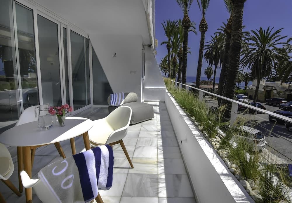 Port Oasis Golden Mile Apartment