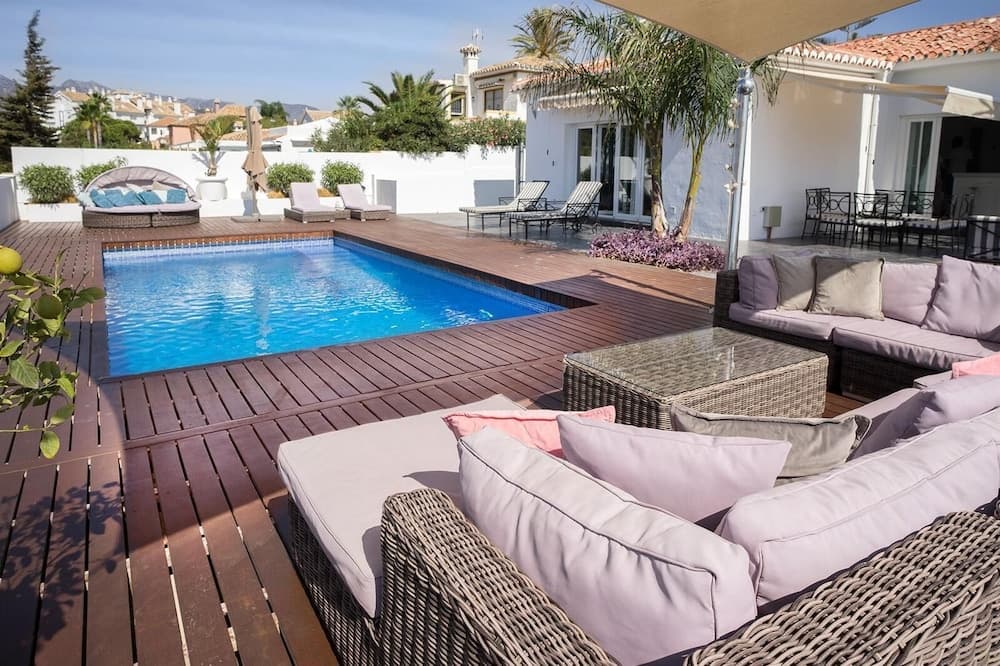 Great Beach Side Villa – Semi Heated Pool