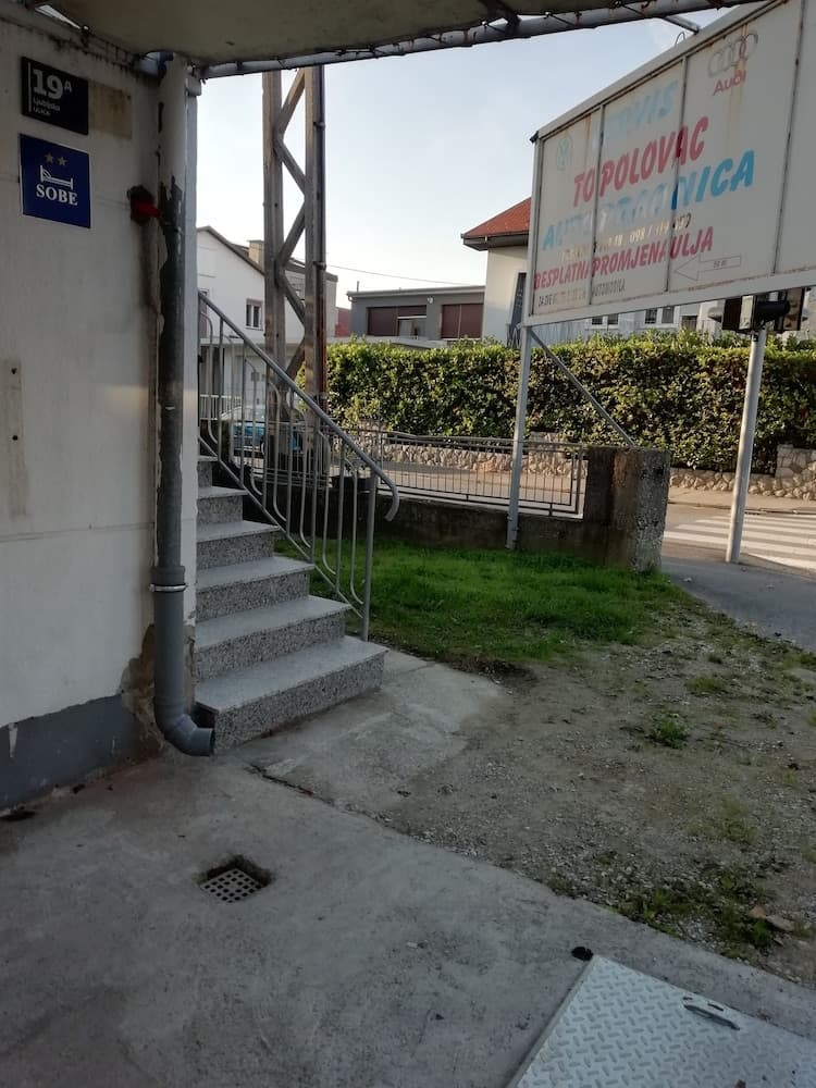 Konaklama yerinin ön cephesi