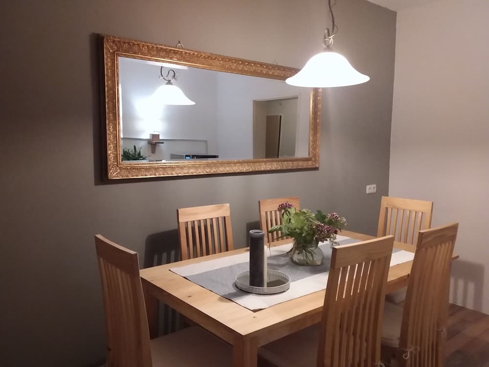 Odada yemek servisi