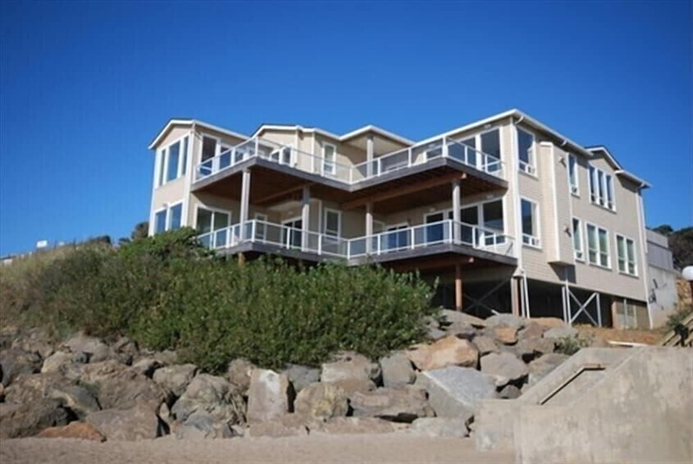 Admiral's Beach Retreat