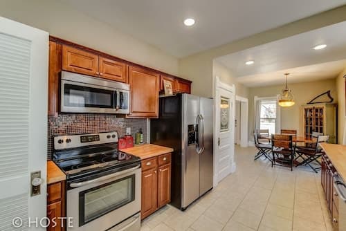 3 BR Beautifully Restored 1890`s Homedowntown