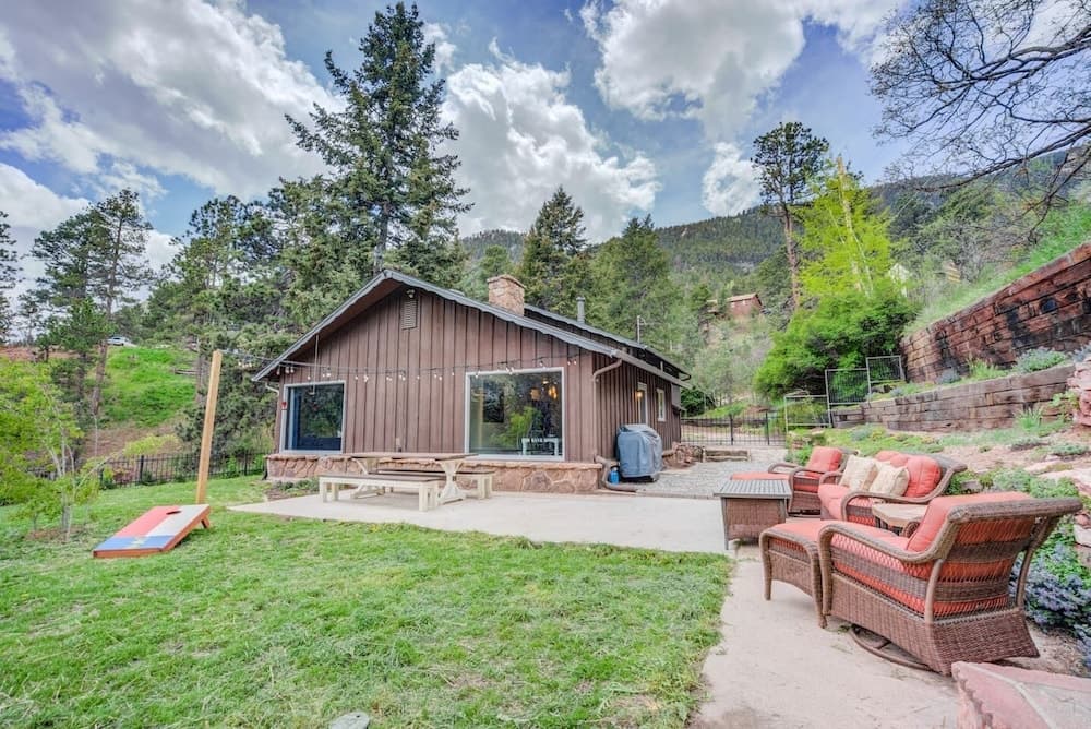 4BR Mountain Getaway Pikes Peak, Dog-friendly!