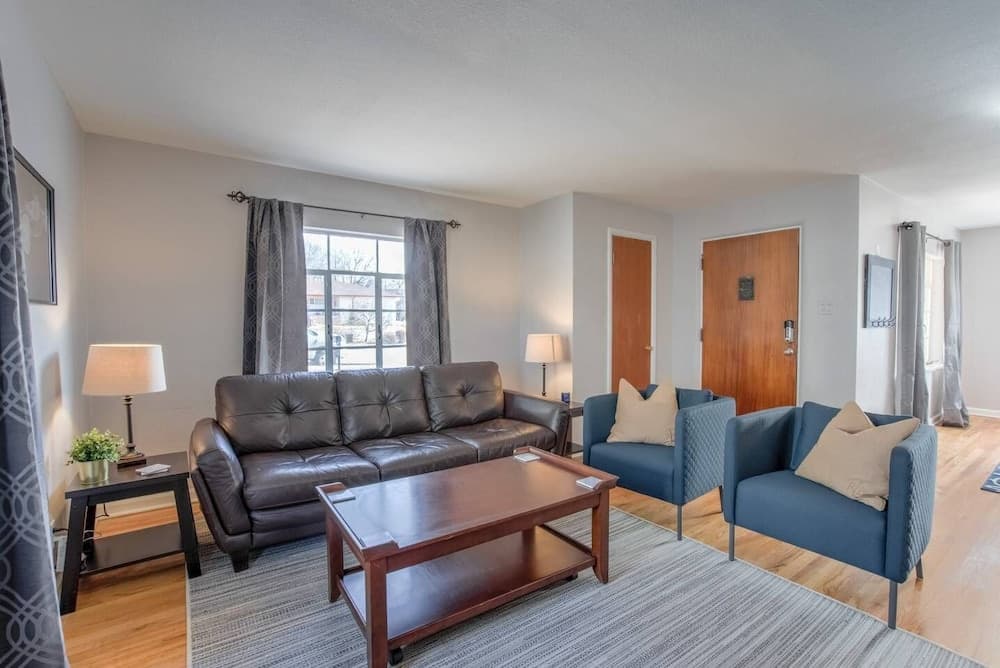4 Bedroom Mountain View with Firepit & Ping Pong