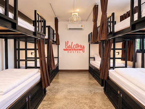 Balcony Party Hostel Beachfront - Adults Only
