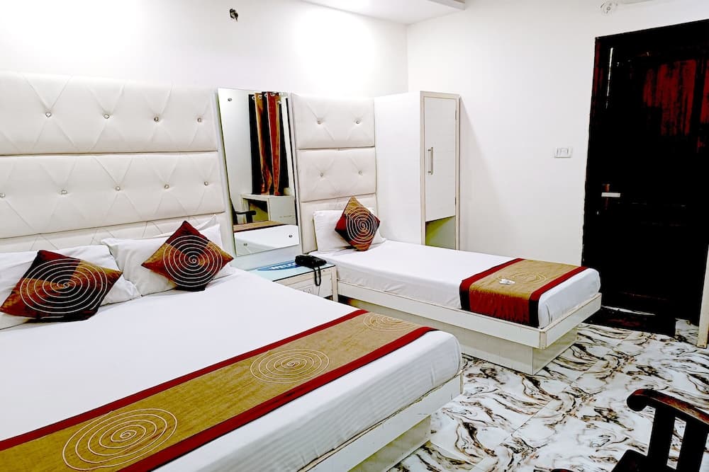 Hotel Crystal Deluxe at New Delhi Railway Station