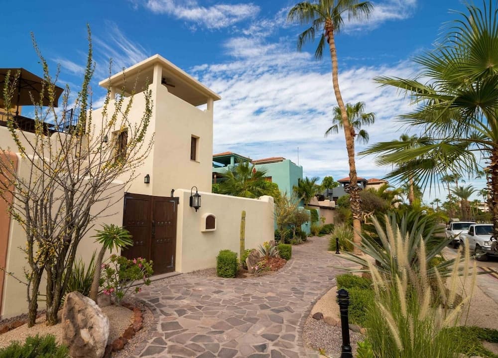 Casa Del Vino 2BR by Casago