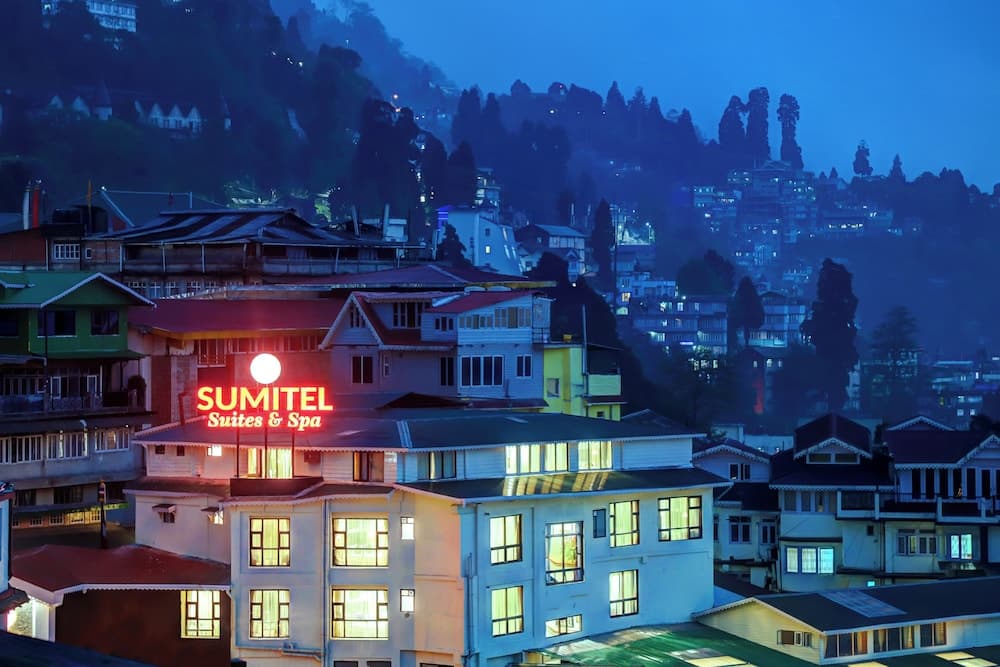 Sumitel Hotel 500 meters from Mall Road