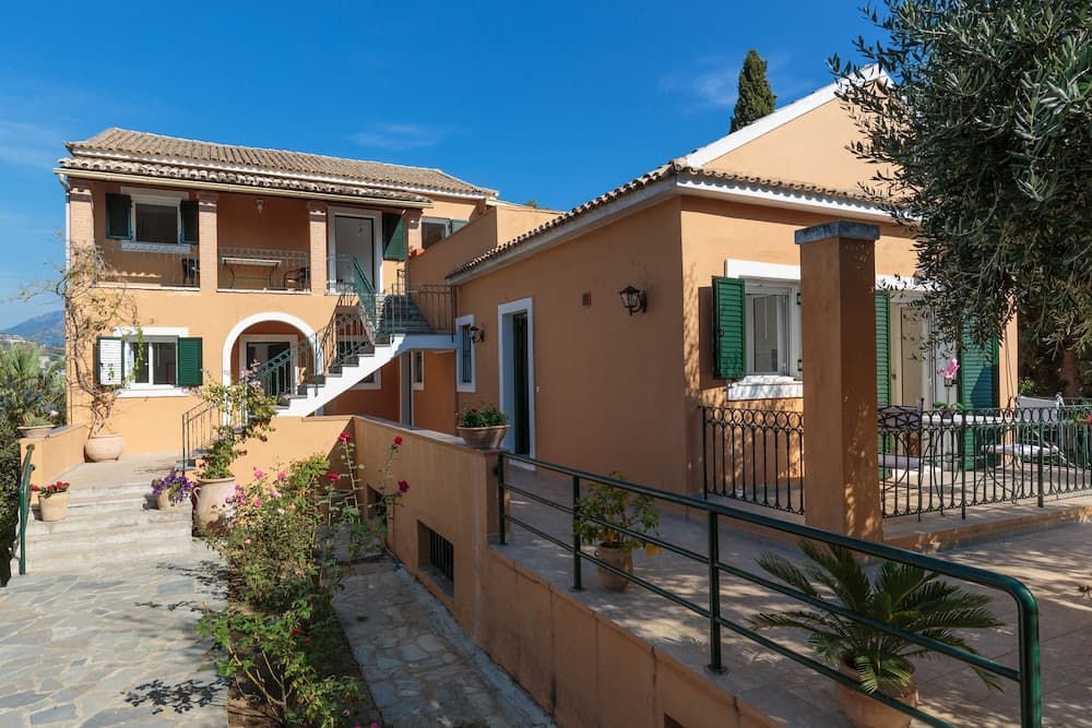 Kontokali Lake House