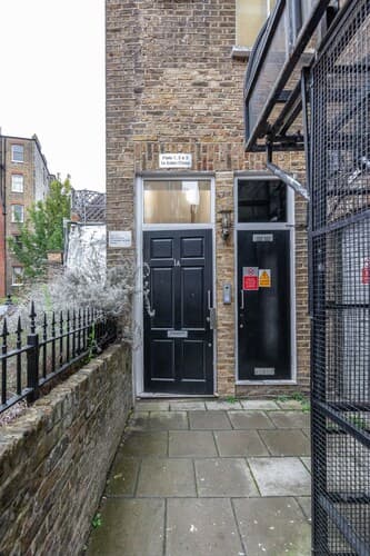 Stylish 3 Bed 3 bath in Kens High St