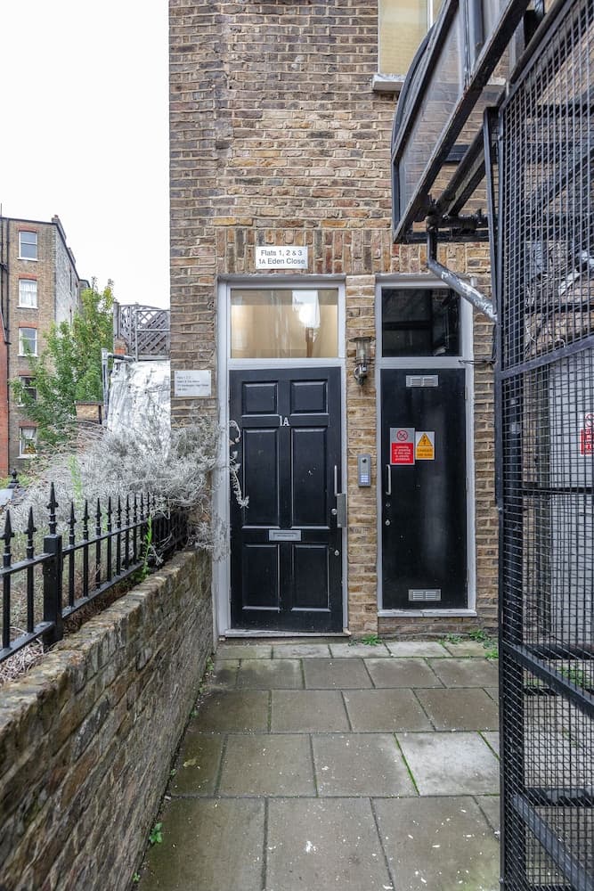 Stylish 3 Bed 3 bath in Kens High St