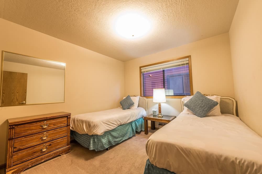 Mv1: Mount Tallac Estate 010630