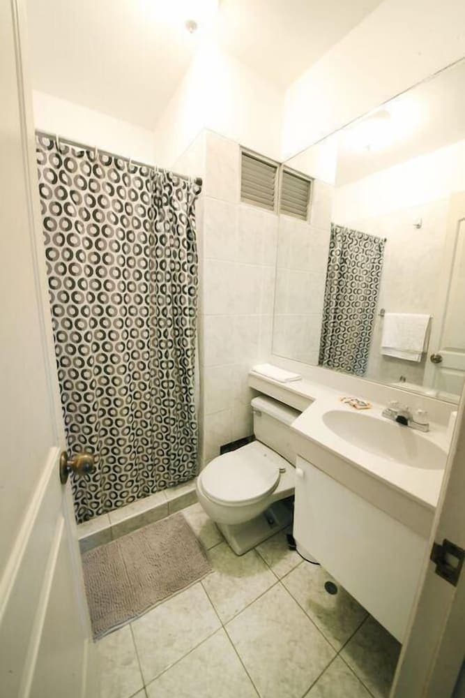 Great Location Walking Distance to Larcomar and Wong