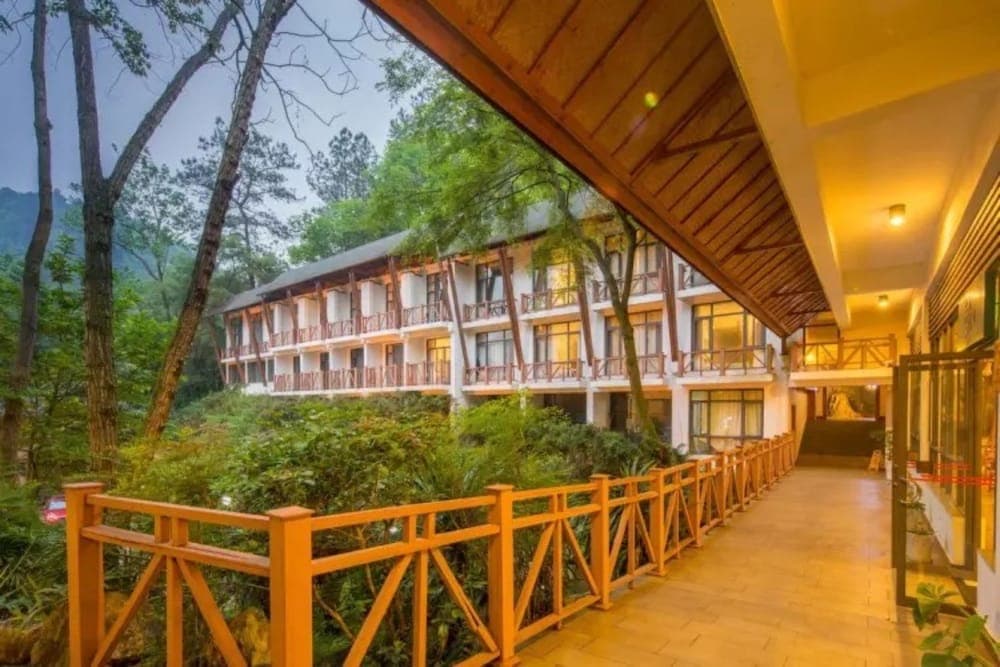 Floral Hotel Qing Lan Ju Dragon Valley