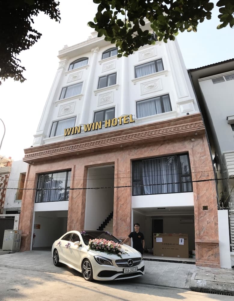 Win Win Hotel
