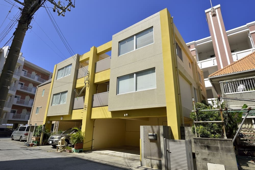 Chatan Coat House