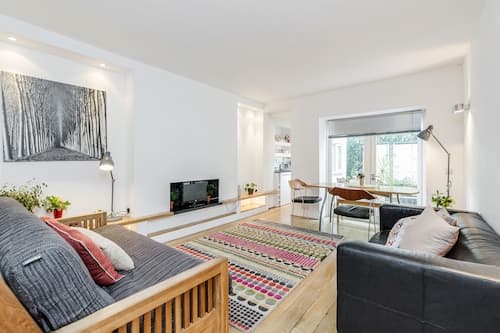 Modern Holland Park apartment