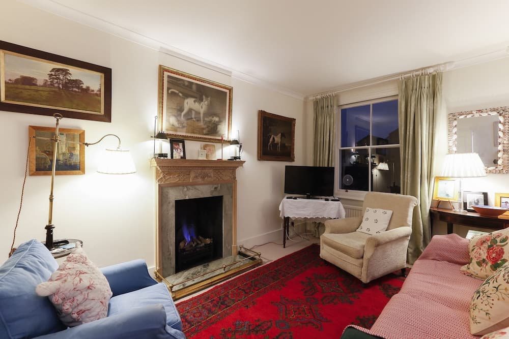 JOIVY Attractive Chelsea Apartment Sleeps 4