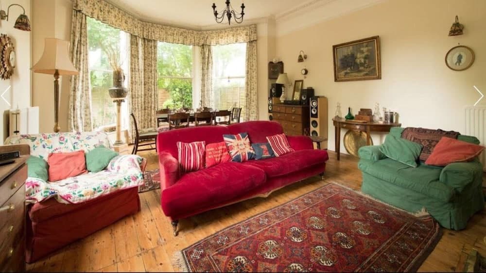 Charming Cheltenham Getaway