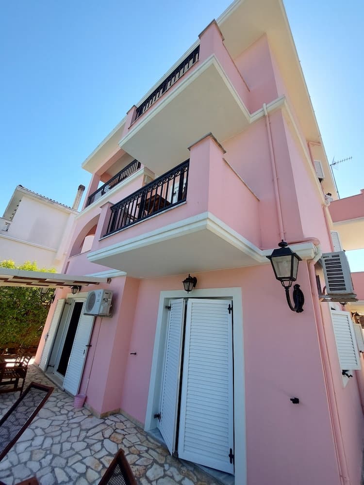 Konaklama yerinin ön cephesi