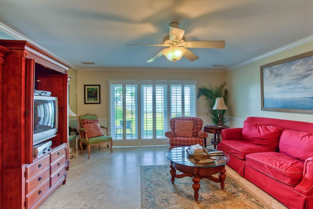 1118 Beachview Drive by Hodnett Cooper