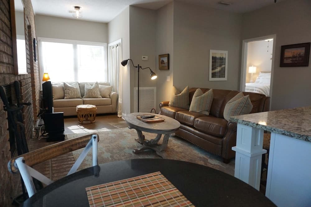 1112 Ocean Boulevard by Hodnett Cooper