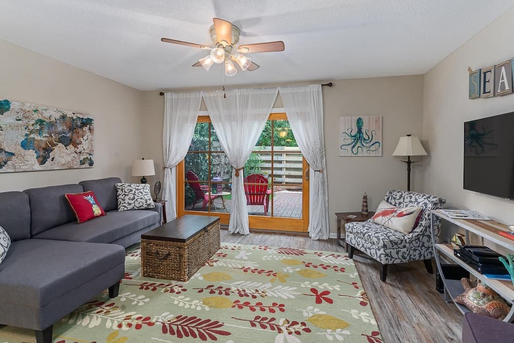 425 Magnolia Unit I by Hodnett Cooper