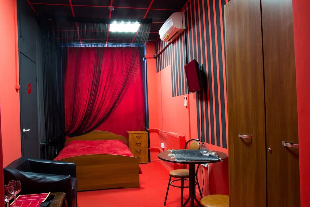 V Pitere Zhit Hostel