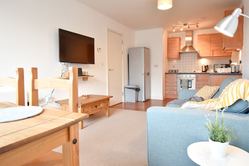 MK Hub Apartment with Oak Furniture