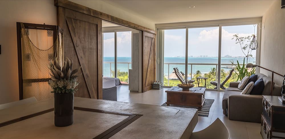 OCEAN beachfront 4 BDR -Amazing Oceanview