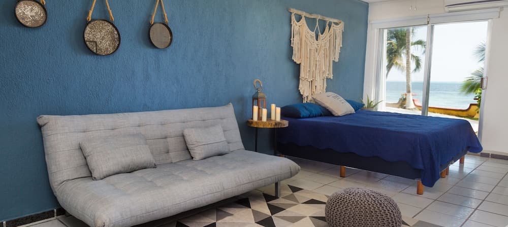 Peaceful & Confortable Oceanfront Studio