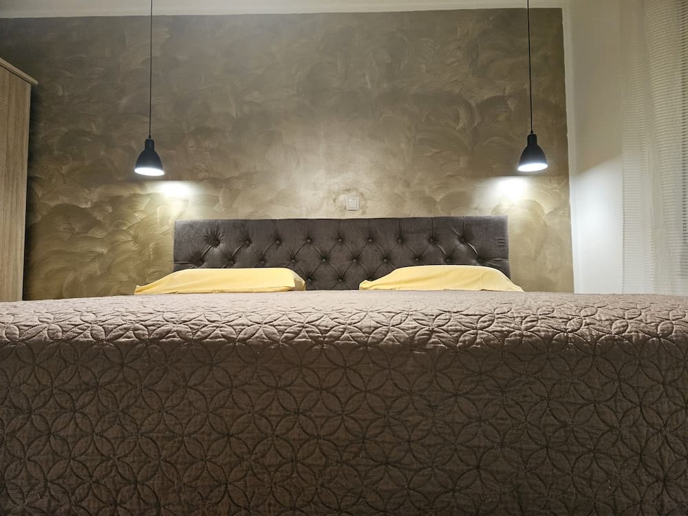 Deluxe Apartment near Bridge