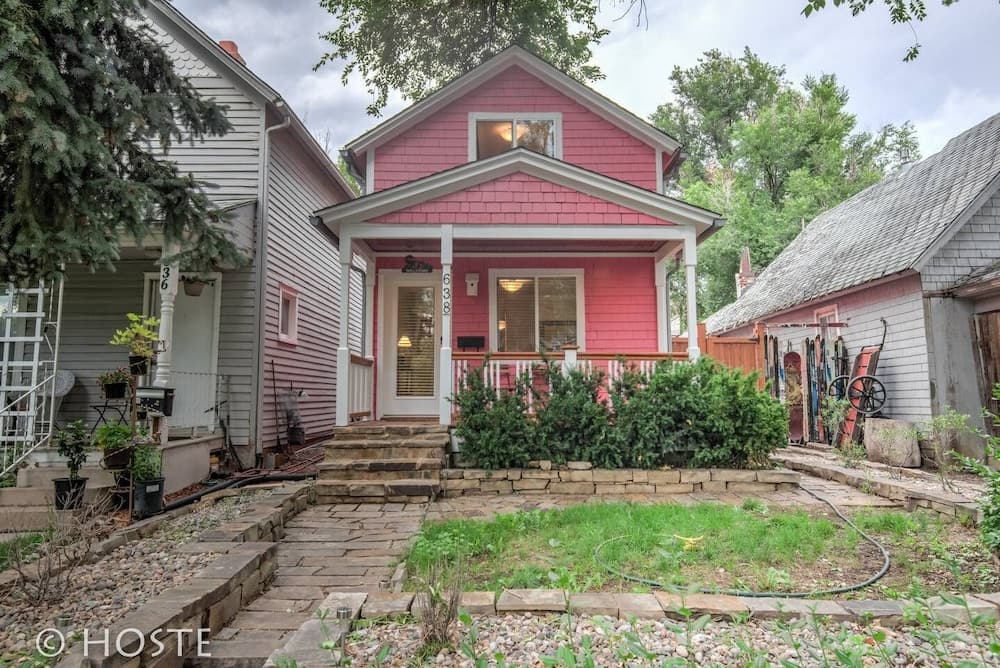 Perfect Cottage Downtown Great Patio!