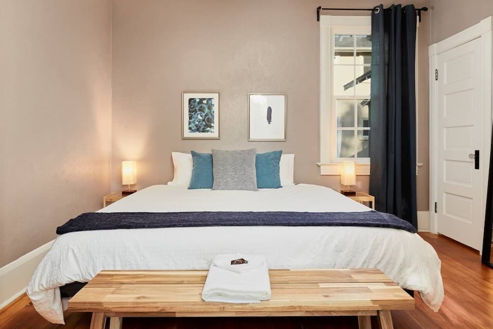 2BR Olympic Center Downtown