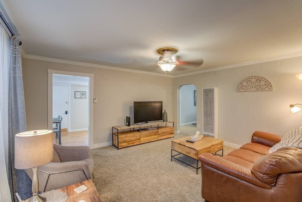 2 Bedroom near Parks, A Lake, Downtown