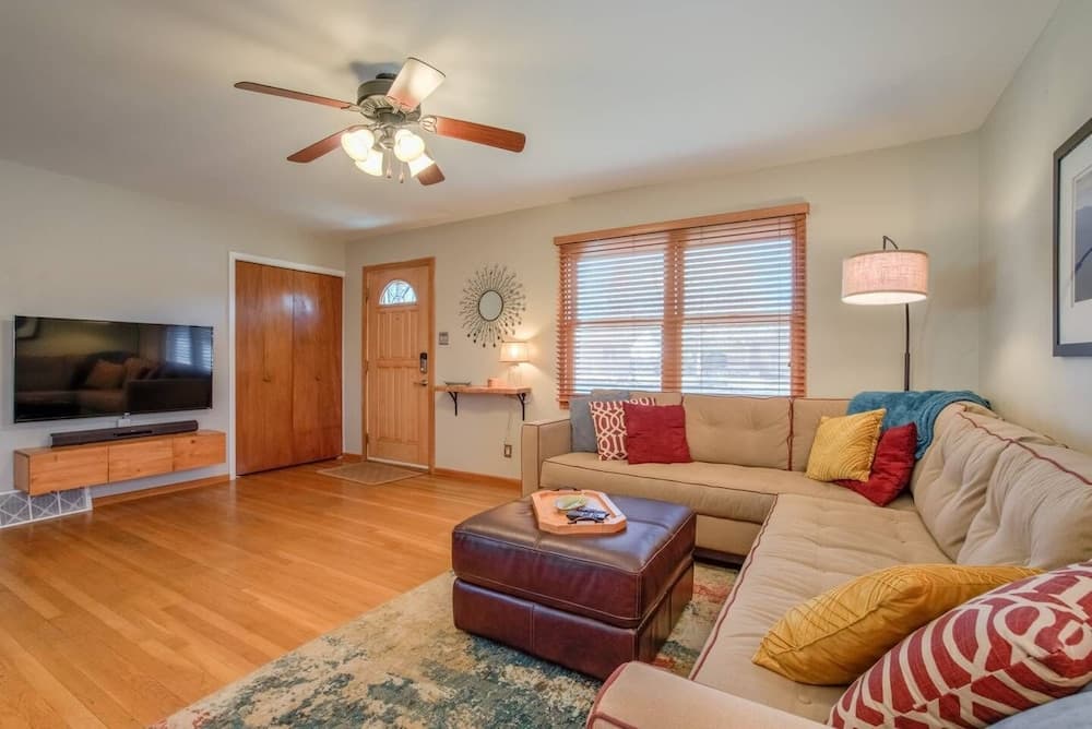 Home Sweet Home 3 Beds Central Springs Locale!