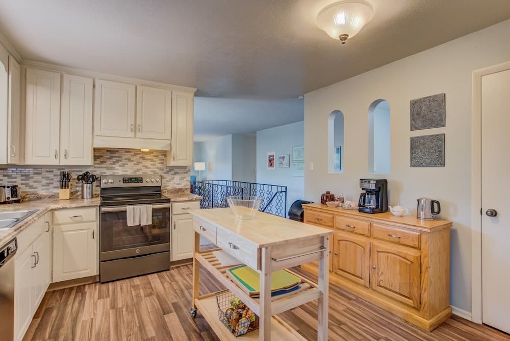 5BR Garden of the Gods is Across the Street!