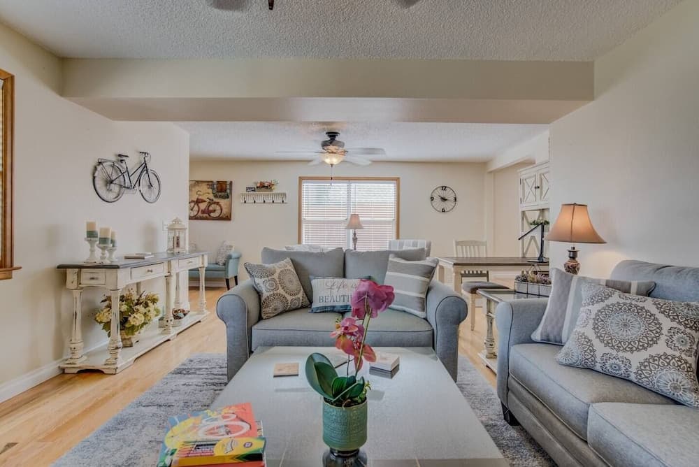 3 Bedroom Downtown with Firepit