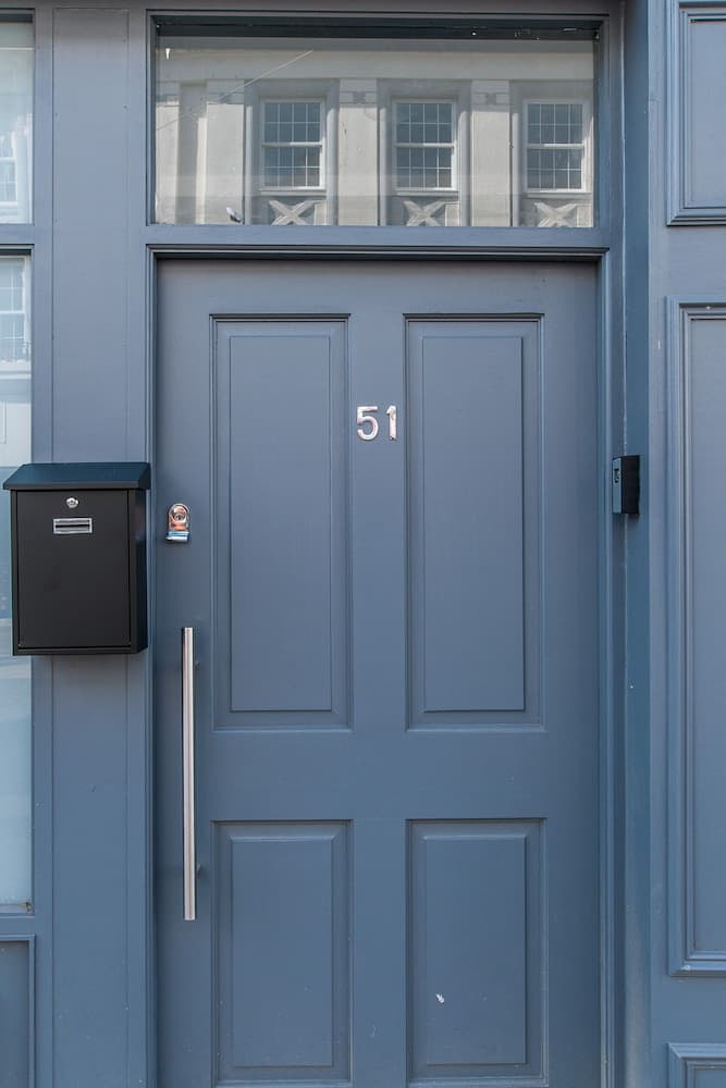 Studio in Pedestrianized High Street