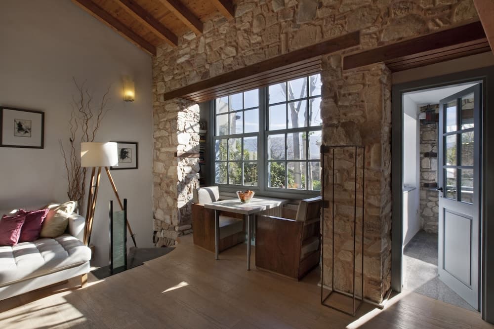 Live in the Shadow of the Acropolis