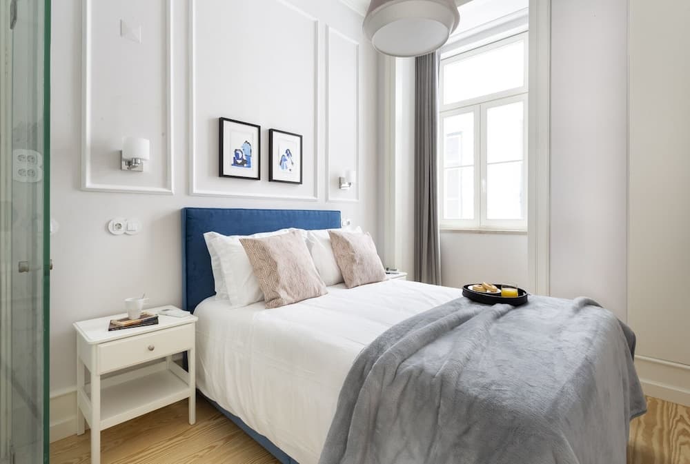 JOIVY Luxurious 2BR Apt w/street view, 2mins to Santa Justa Lift